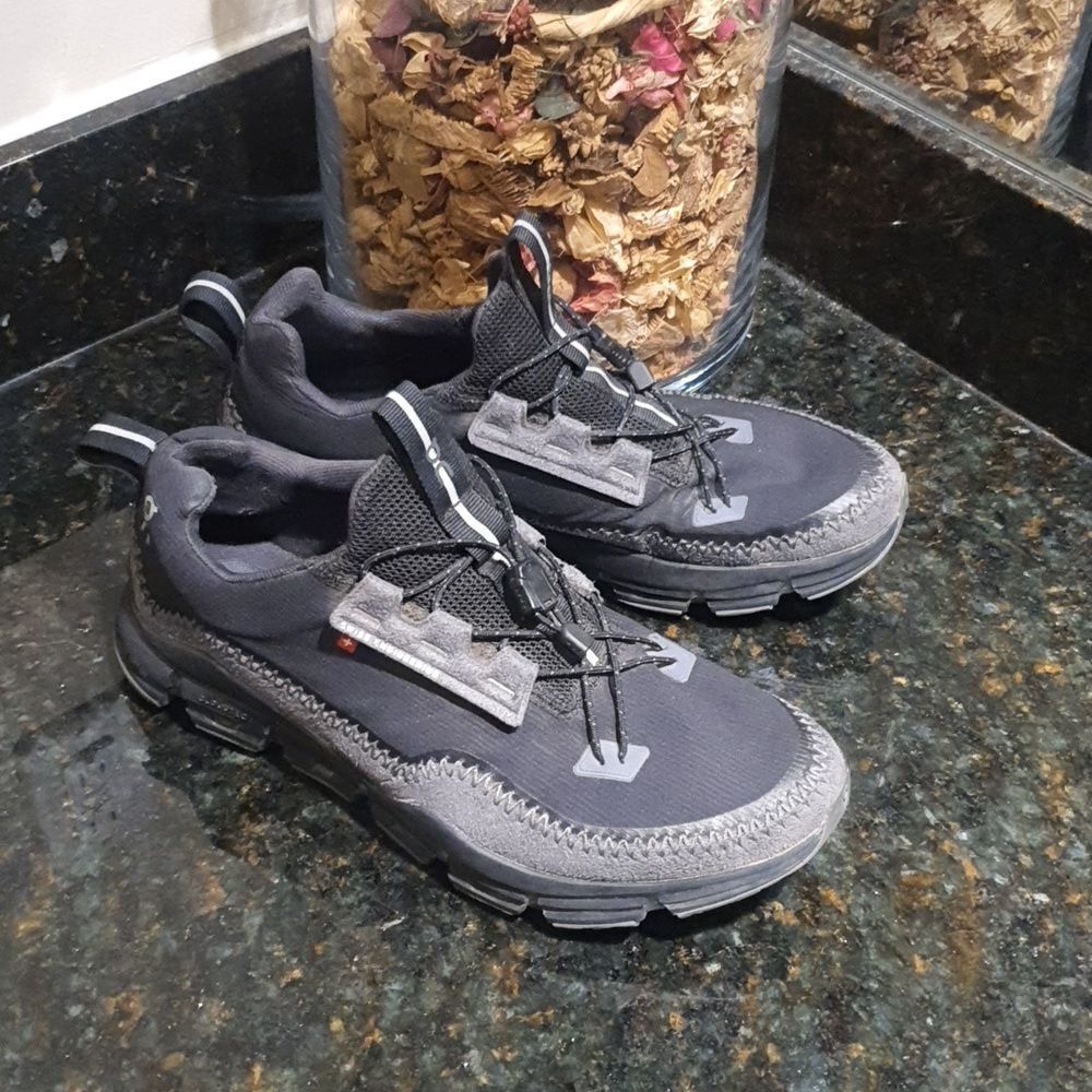 ON RUNNING Cloudaway Hiking Sneaker women's size 9
